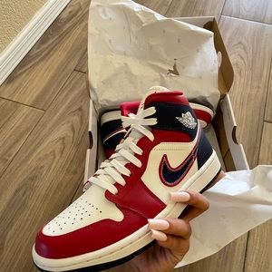 NWT Jordan 1 mid “USA”